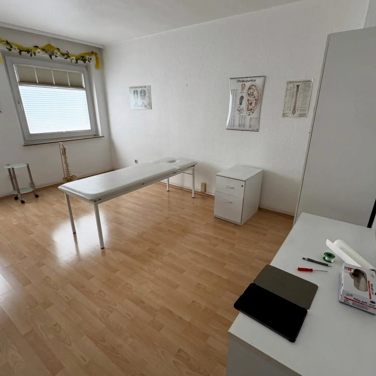 Firmenauflösung Dortmund – Arztpraxis/Behandlungsraum, vorher