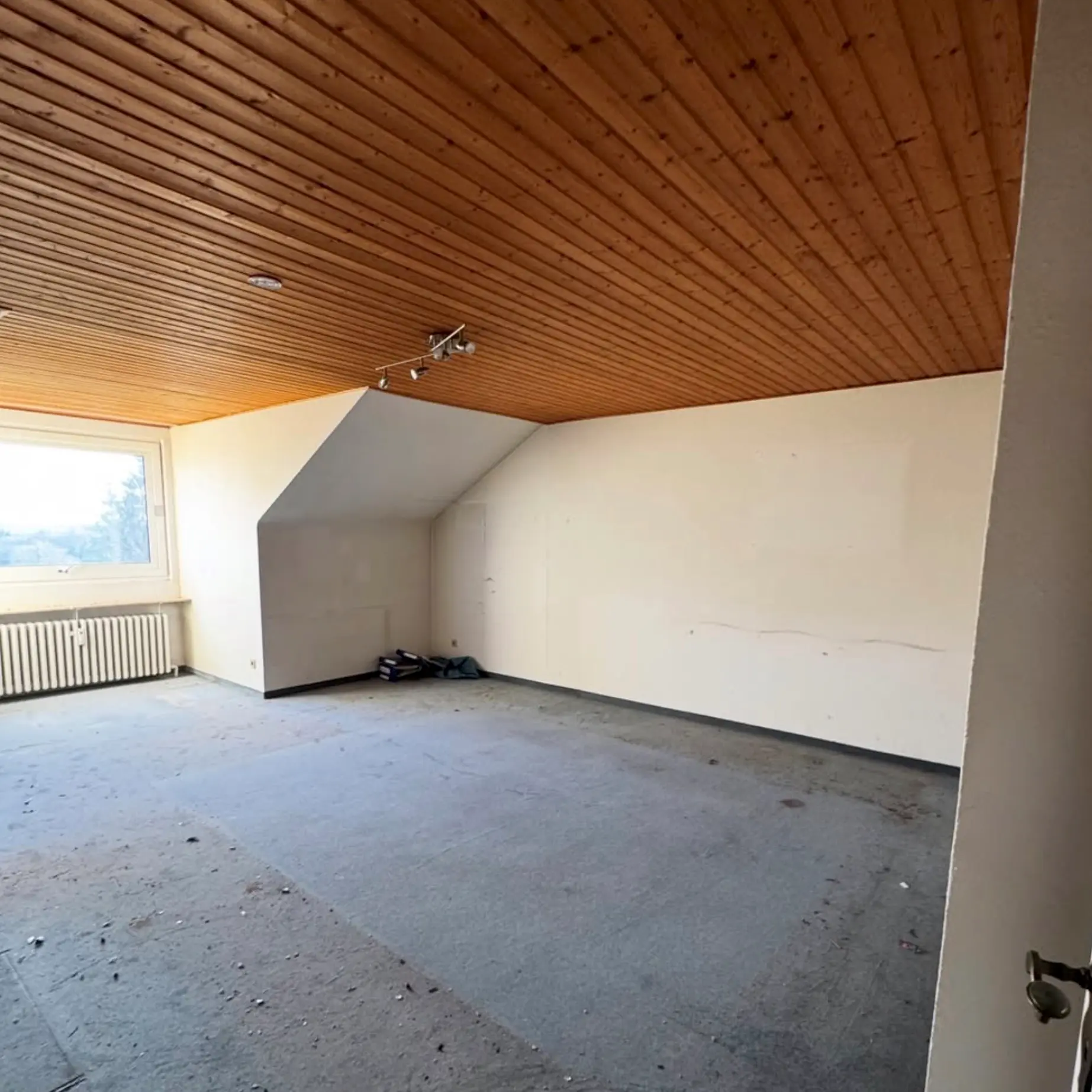 quellenberg_dienstleistungen_haushaltsaufloesung23 Wohnzimmer nach Haushaltsauflösung